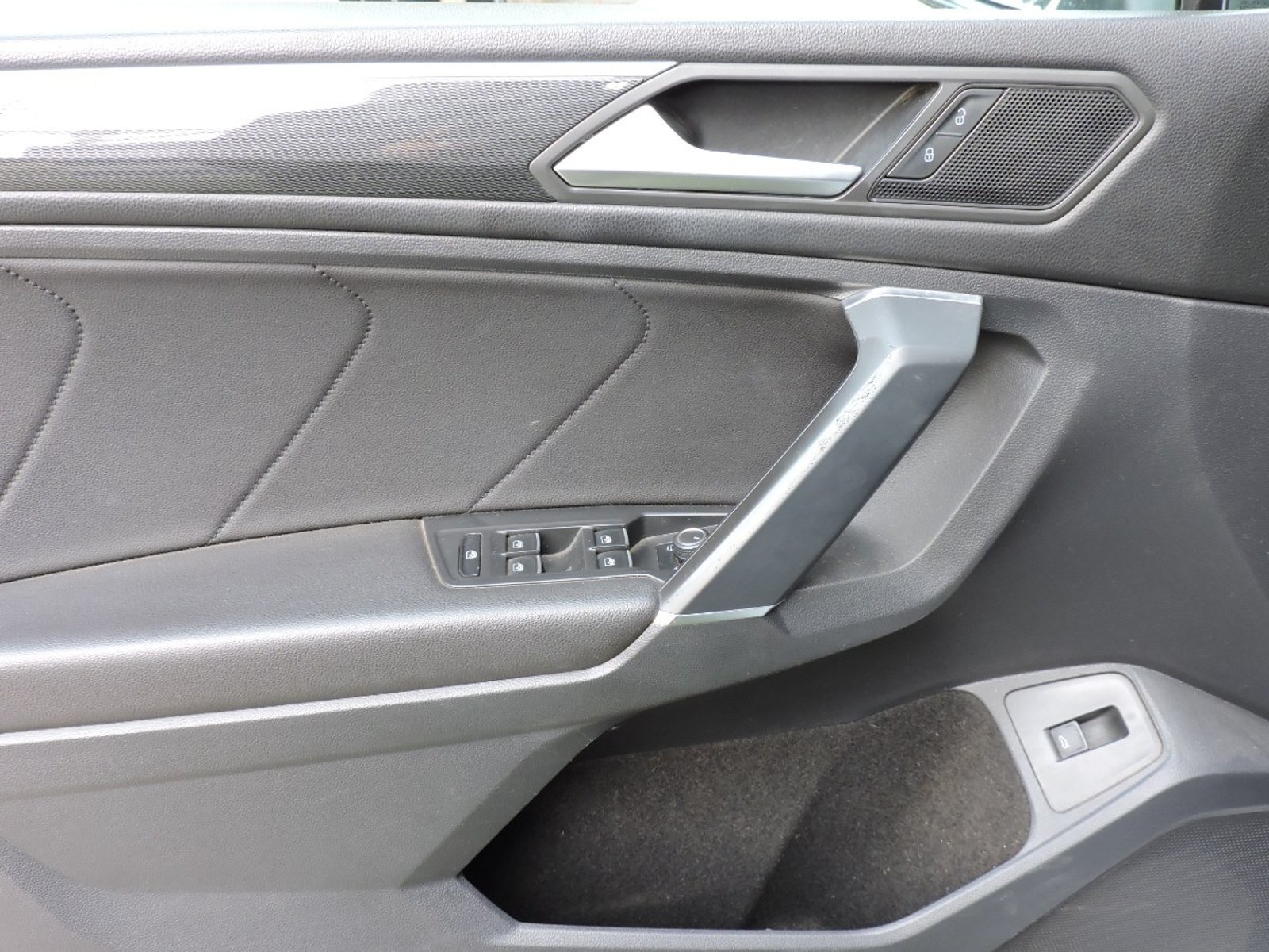 VOLKSWAGEN TIGUAN 2020 - Imagen 4 de 8