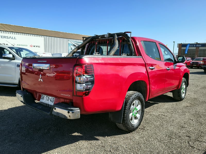 Mitsubishi L200 L200 KATANA 2.4 Diesel 4x2 T/M 2022 - Imagen 7 de 19