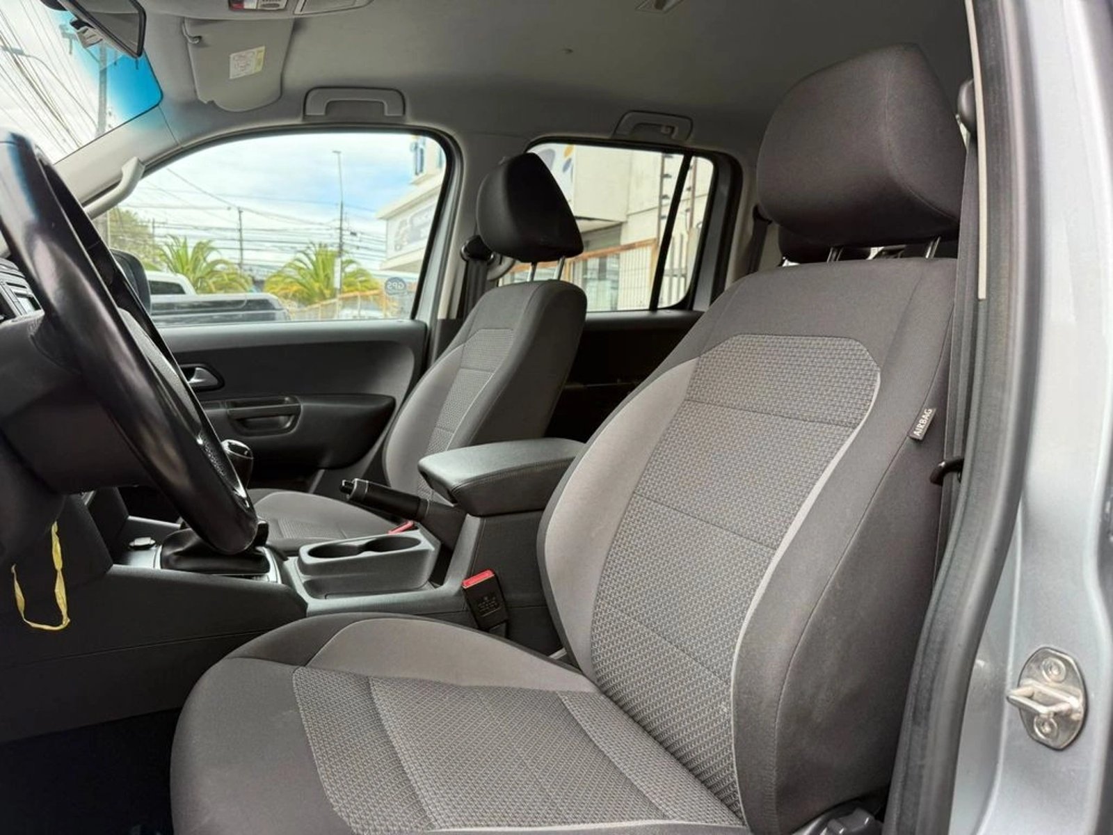 VOLKSWAGEN AMAROK 2.0 TRENDLINE 4X2 MT 2023 - Imagen 9 de 12