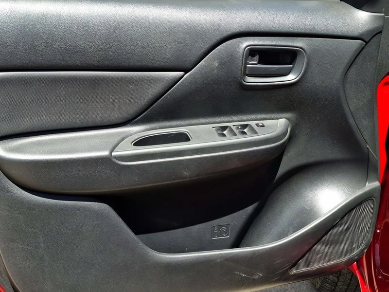 Mitsubishi L200 2.4 KATANA CR 4X2 MT 2023 - Imagen 11 de 20