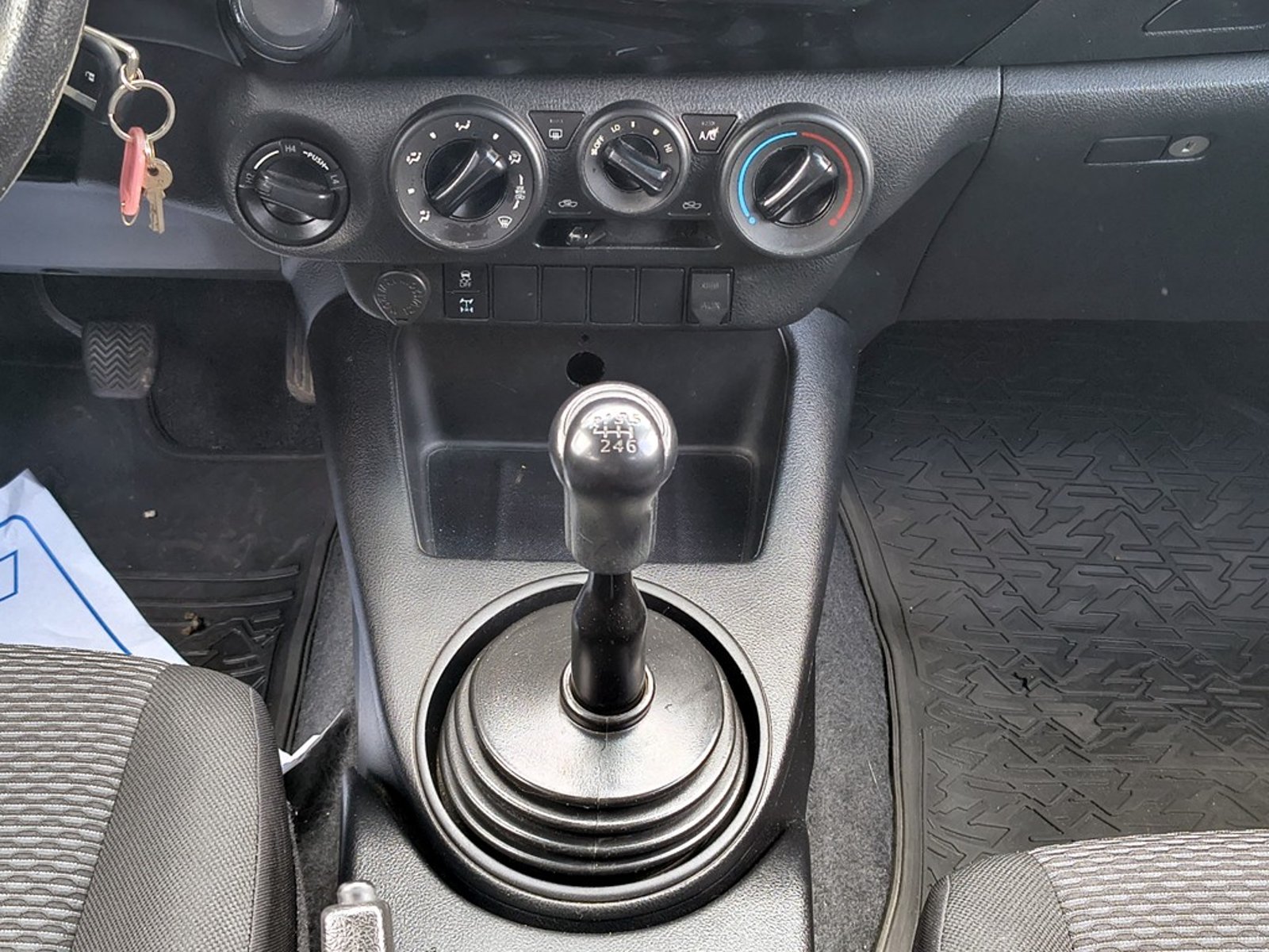 Toyota HILUX HILUX TSS 2.4 DIESEL 4X4 T/M 2023 - Imagen 18 de 20
