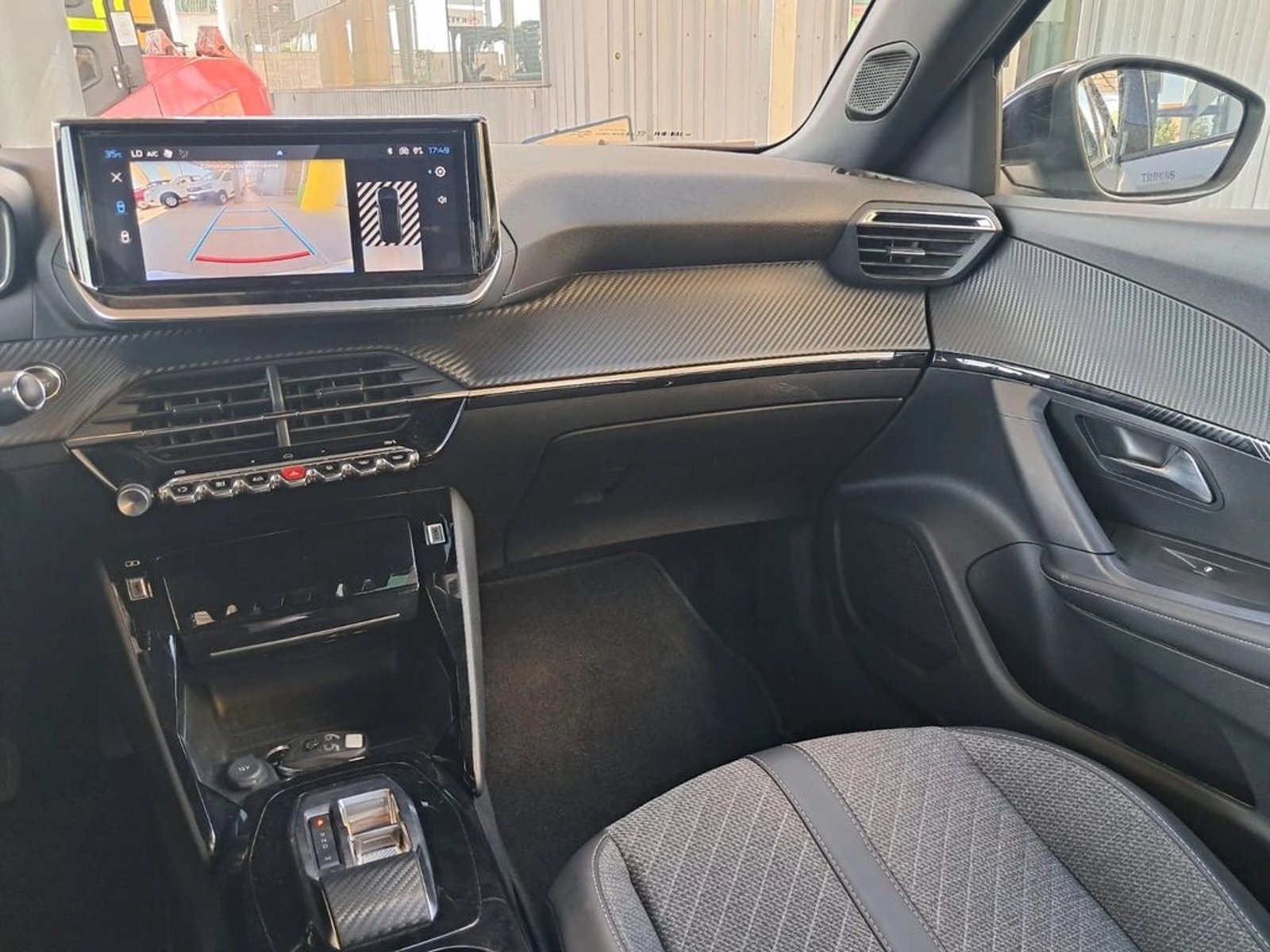 PEUGEOT 2008 ALLURE 1.5 BLUEHDI 2025 - Imagen 16 de 20