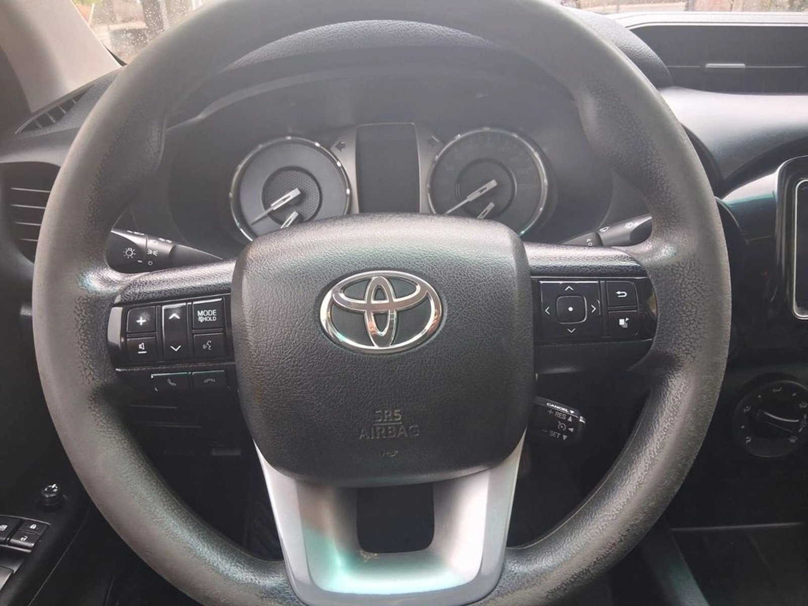 TOYOTA HILUX 2.4 DX DC 6MT 4X4 2022 - Imagen 8 de 15