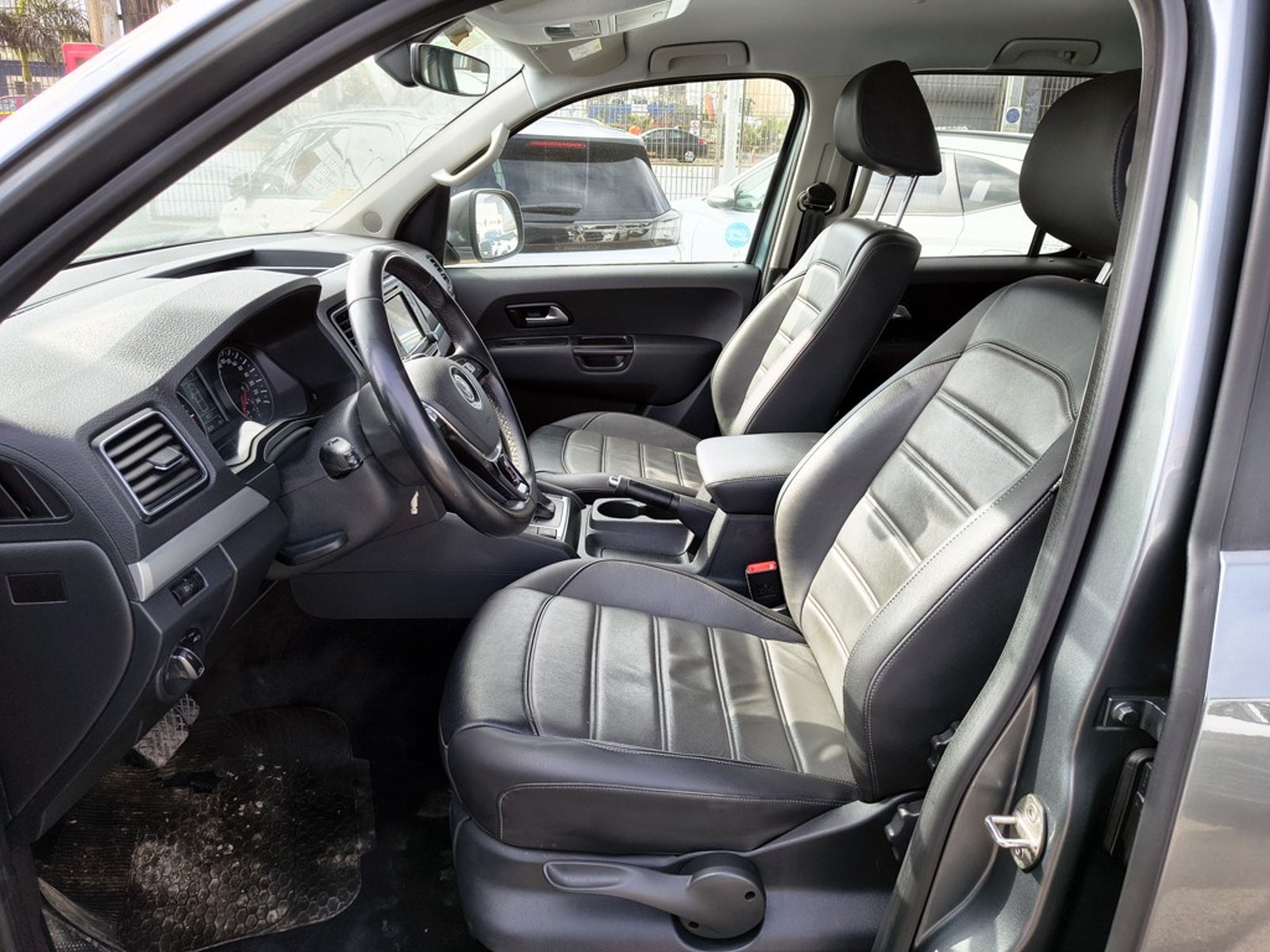 VOLKSWAGEN AMAROK 2.0 Highline AT 4X4 2023 - Imagen 10 de 20