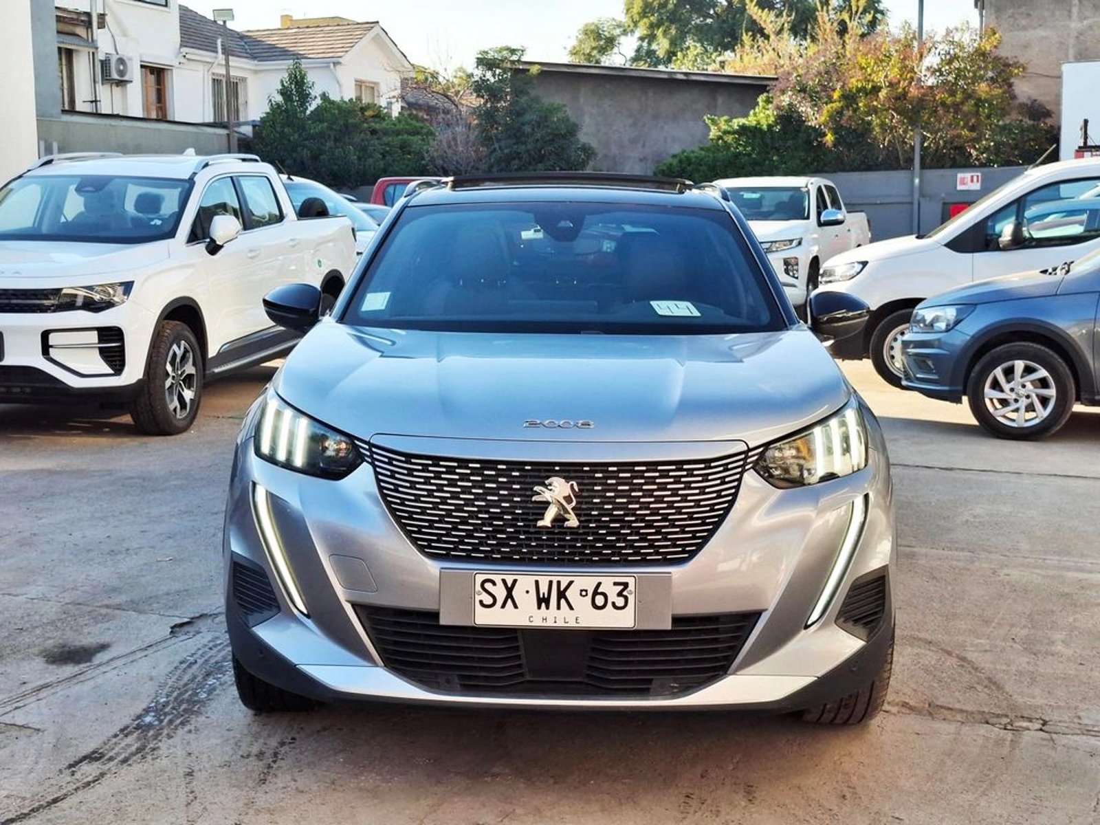 Peugeot 2008 1.2 2023 - Foto 2 de 20