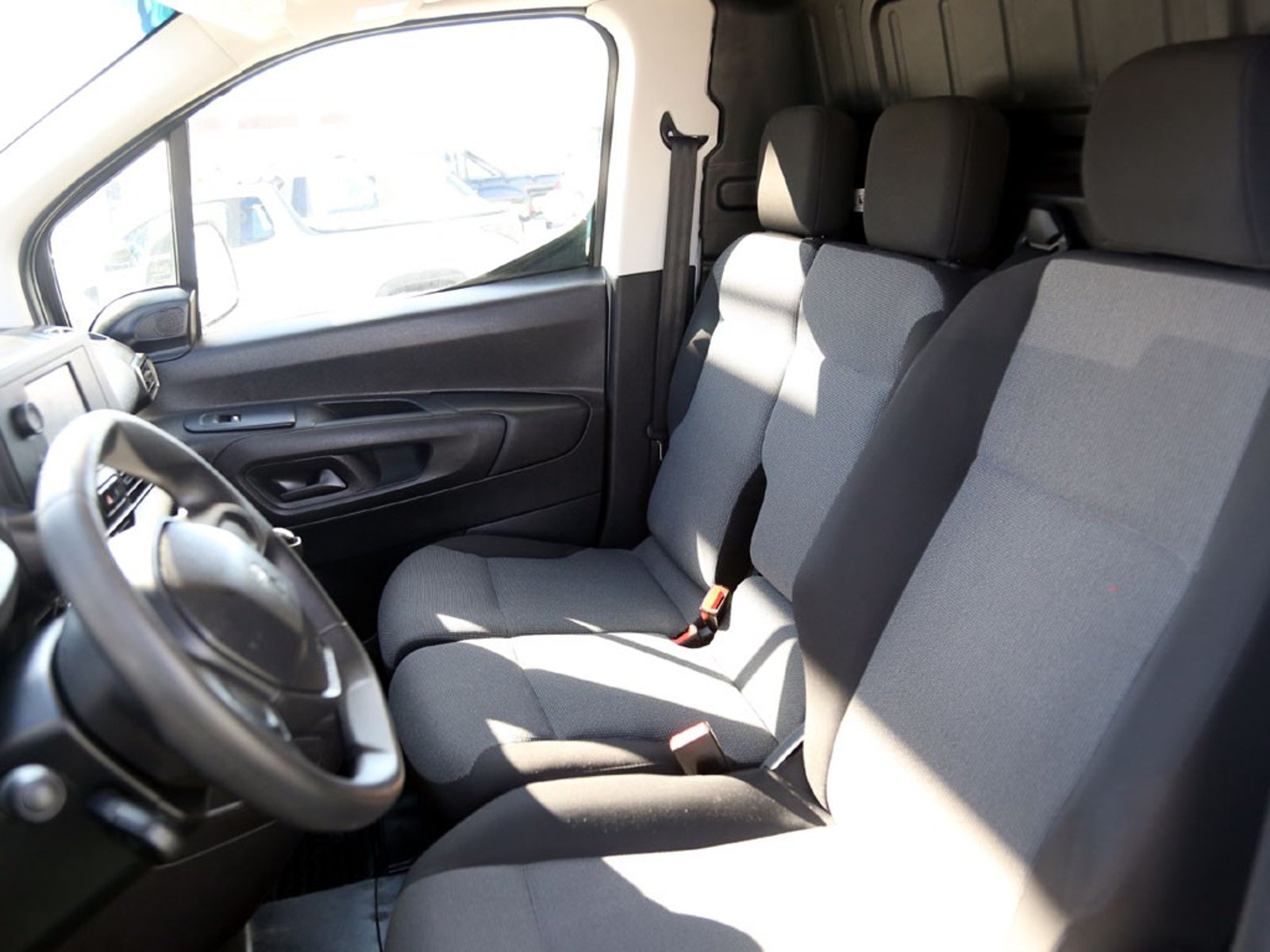 Peugeot PARTNER 1.6 L1 HDI DIESEL 4X2 90HP MT 5P 2022 - Imagen 14 de 20