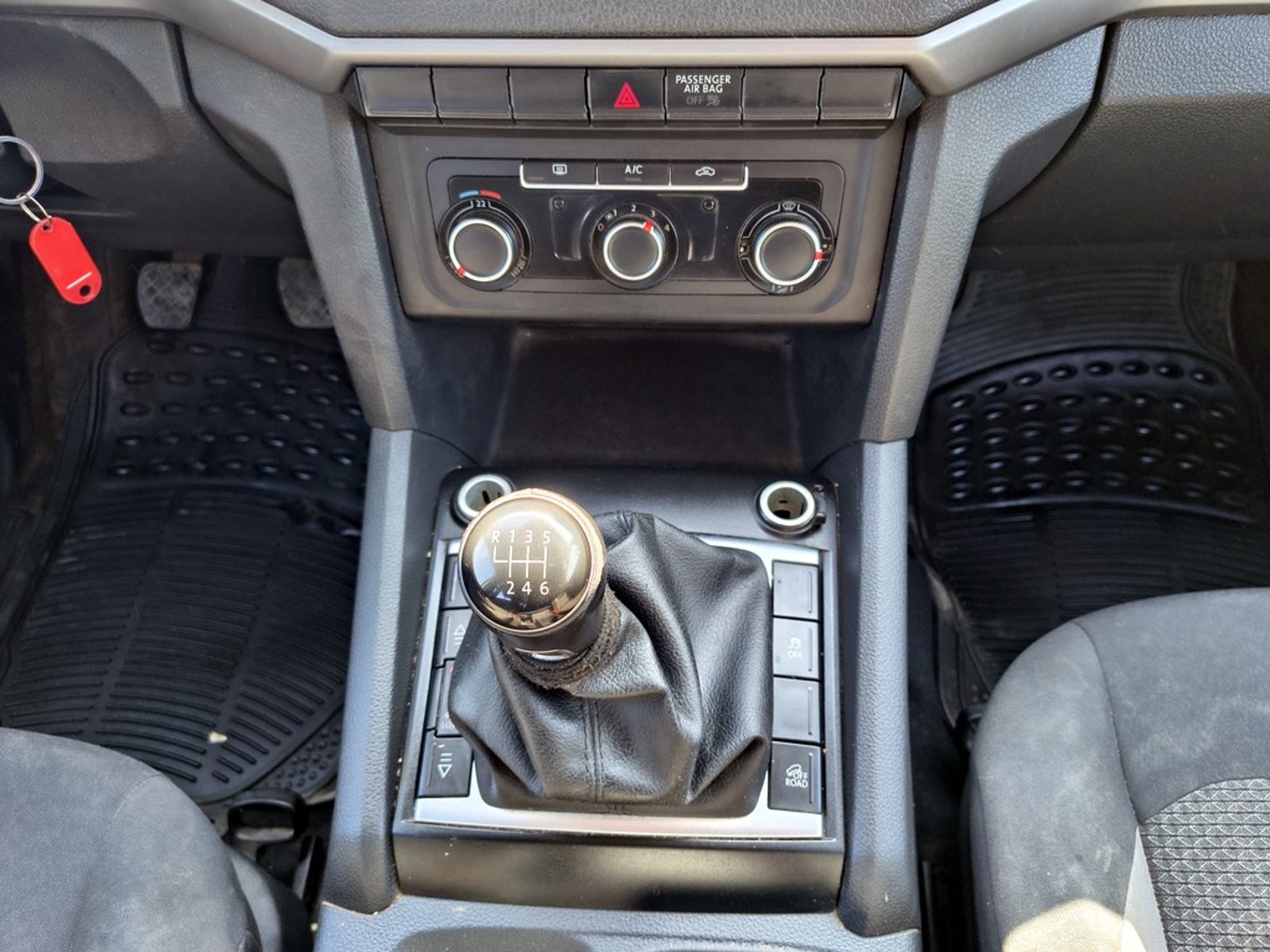 VOLKSWAGEN AMAROK 2.0 TRENDLINE 4MOTION 2023 - Imagen 19 de 20