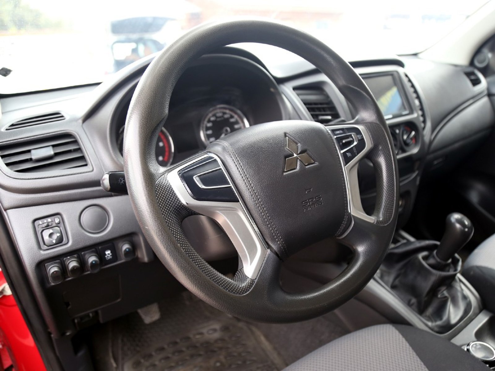 Mitsubishi L200 KATANA CRT 2023 - Imagen 13 de 20