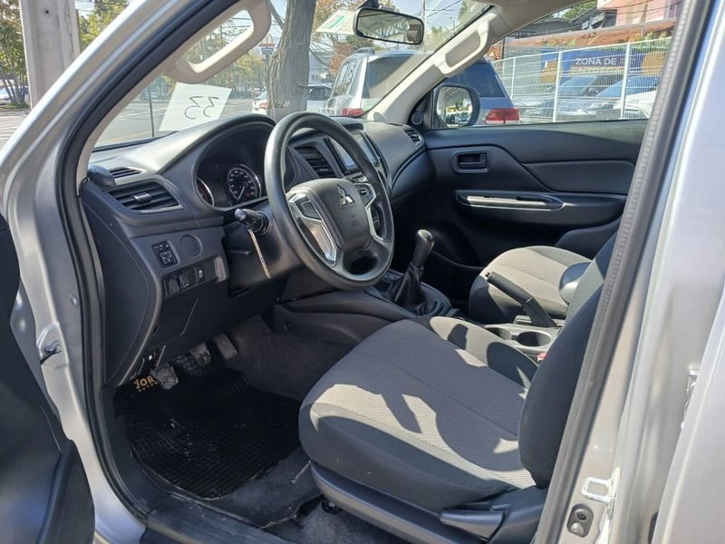 Mitsubishi L200 L200 KATANA CRT 4X4 2.4 2021 - Imagen 11 de 19