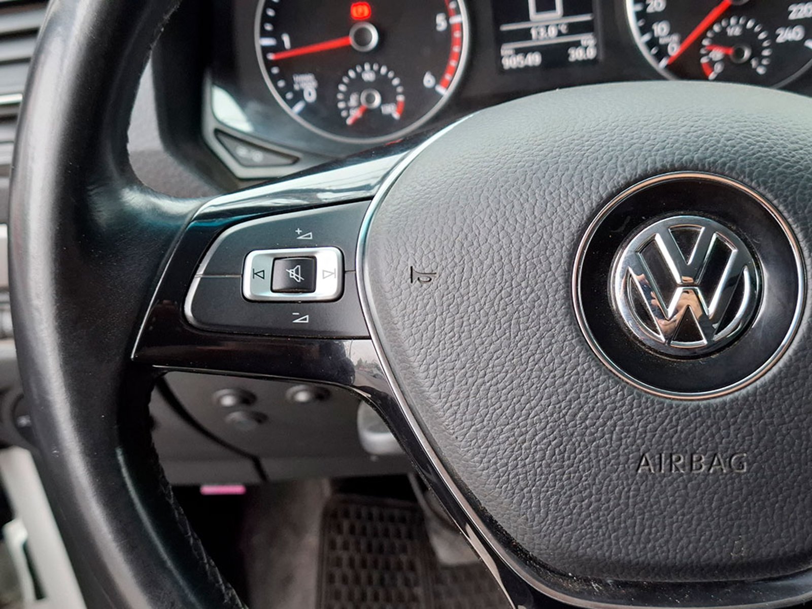 VOLKSWAGEN AMAROK 2.0 TRENDLINE 2023 - Imagen 11 de 20