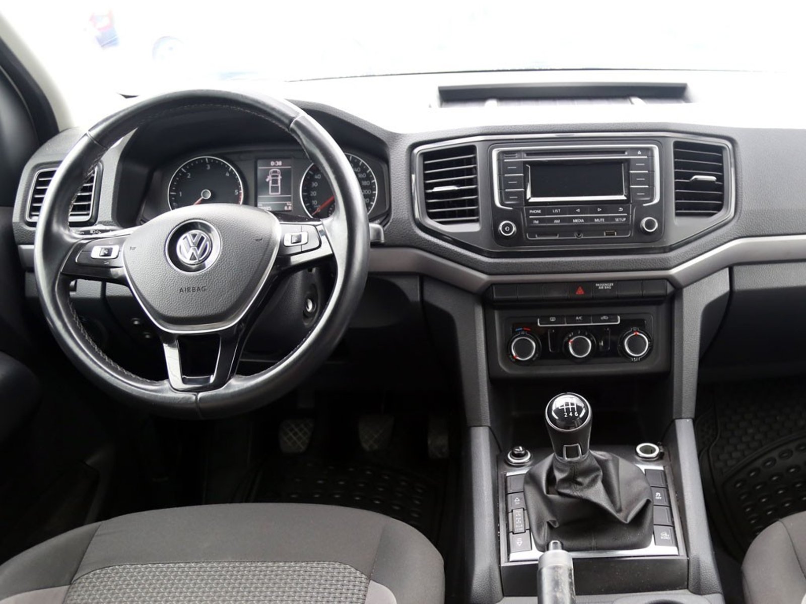 VOLKSWAGEN AMAROK 2.0 TREDLINE 4X4 MT 2023 - Imagen 14 de 20