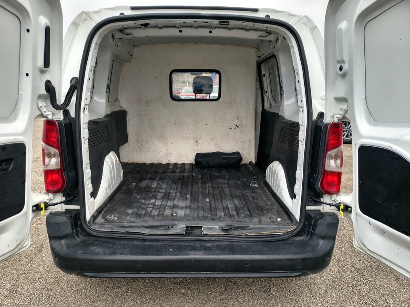 Peugeot PARTNER L1 1.6 Diesel 4x2 T/M 2022 - Imagen 17 de 17