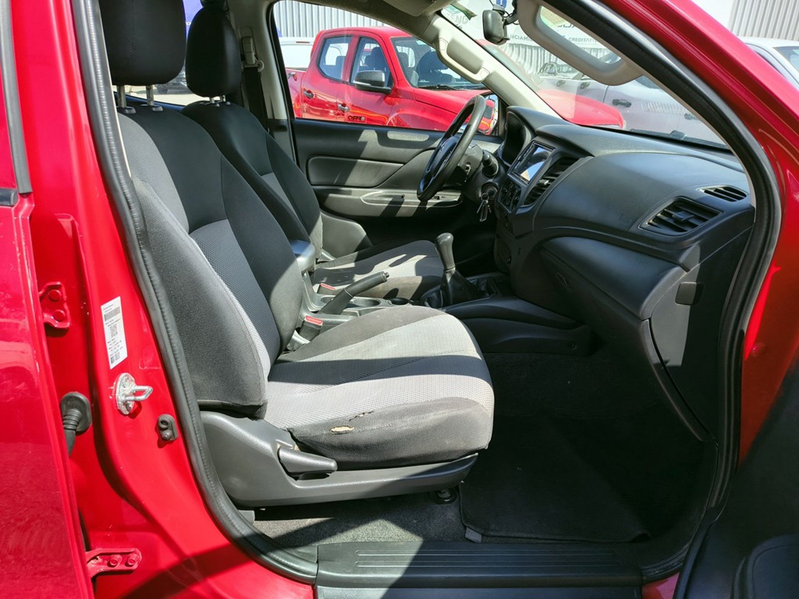 Mitsubishi L200 KATANA 2.4 Diesel 4x4 T/M 2022 - Imagen 19 de 20