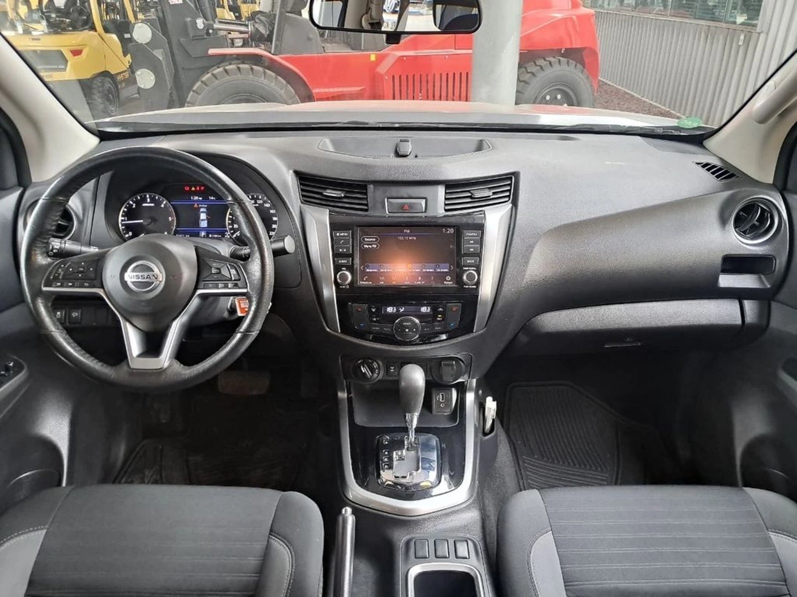 Nissan NAVARA 2.3 XE DC 4X4 AT 2023 - Imagen 17 de 20
