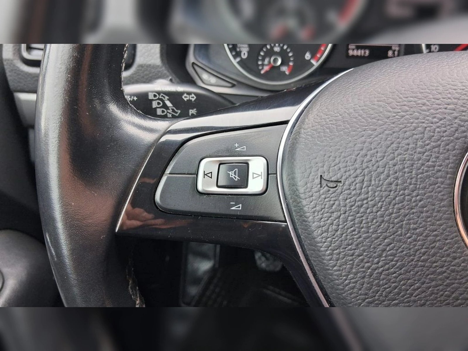 VOLKSWAGEN AMAROK 2.0 TRENDLINE DIESEL 4MOTION 4X4 DOB. CAB. MT 4P 2022 - Imagen 11 de 19