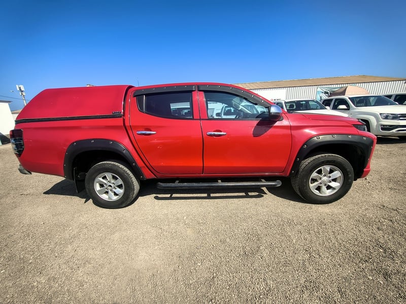 Mitsubishi L200 2.4 KATANA CR 2021 - Imagen 4 de 20