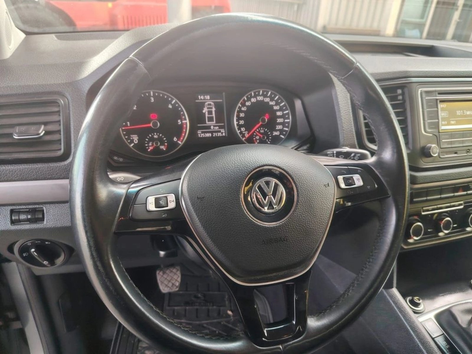 Volkswagen AMAROK 2.0 TRENDLINE DIESEL DOB. CAB. 4X2 MT 4P 2023 - Imagen 10 de 16