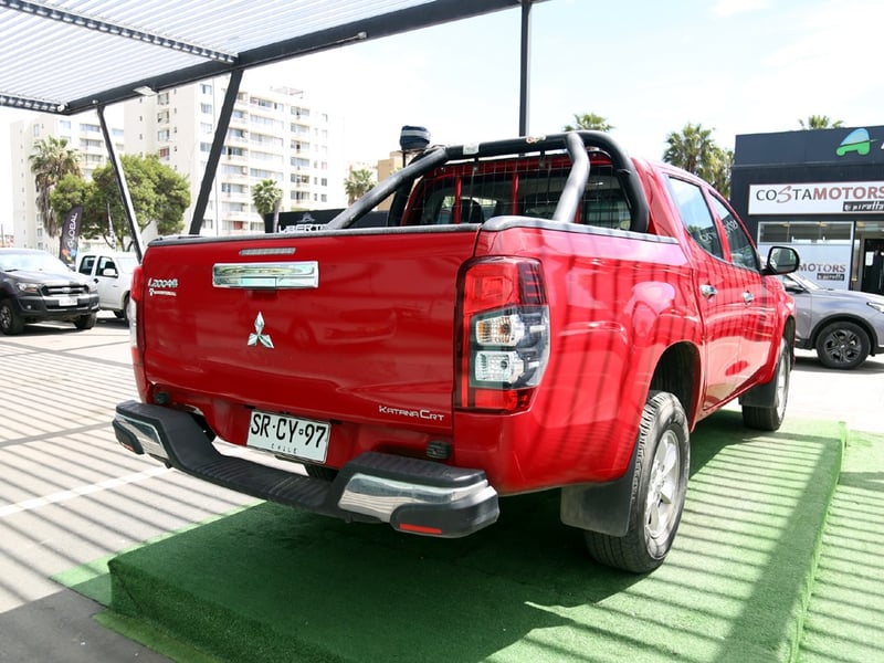 Mitsubishi L200 KATANA 2.4 4x4 MT 2023 - Imagen 6 de 20