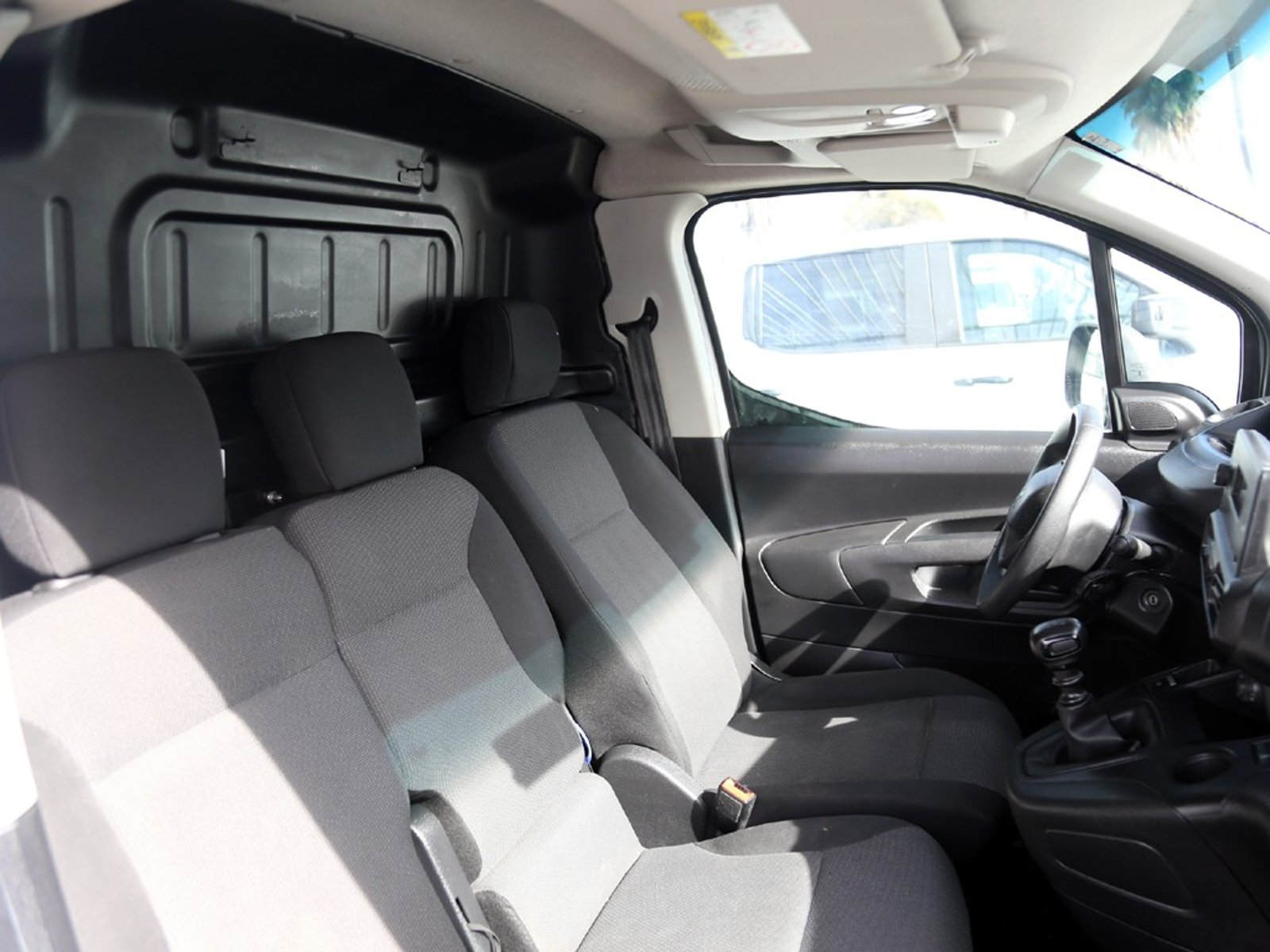 Peugeot PARTNER 1.5 L1 HDI MT 2023 - Imagen 16 de 20