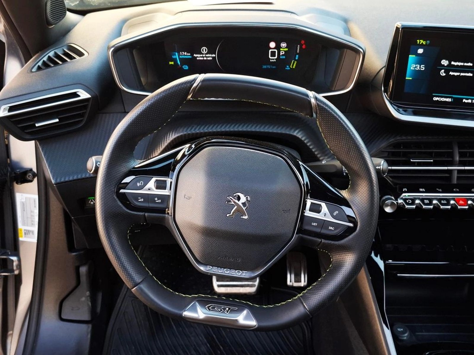 Peugeot 2008 1.2 2023 - Imagen 17 de 20