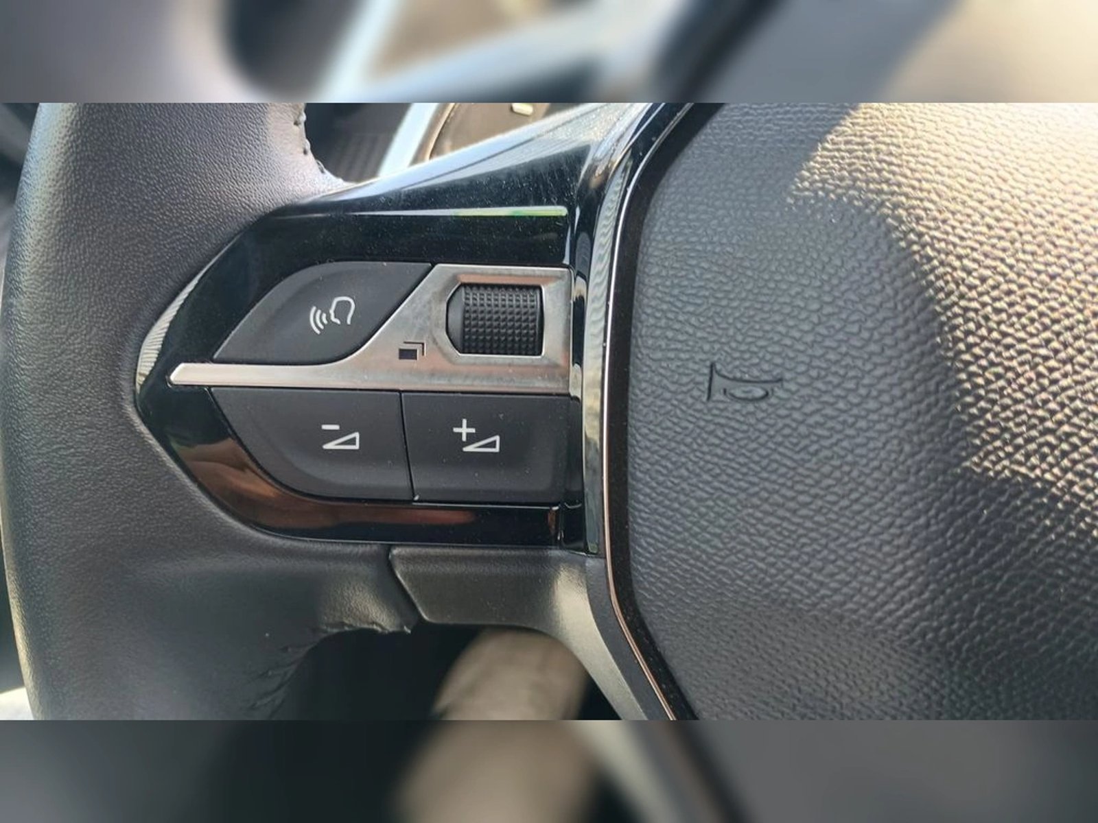 PEUGEOT 2008 ALLURE BLUE HDI AT 1.5T 2025 - Imagen 14 de 16