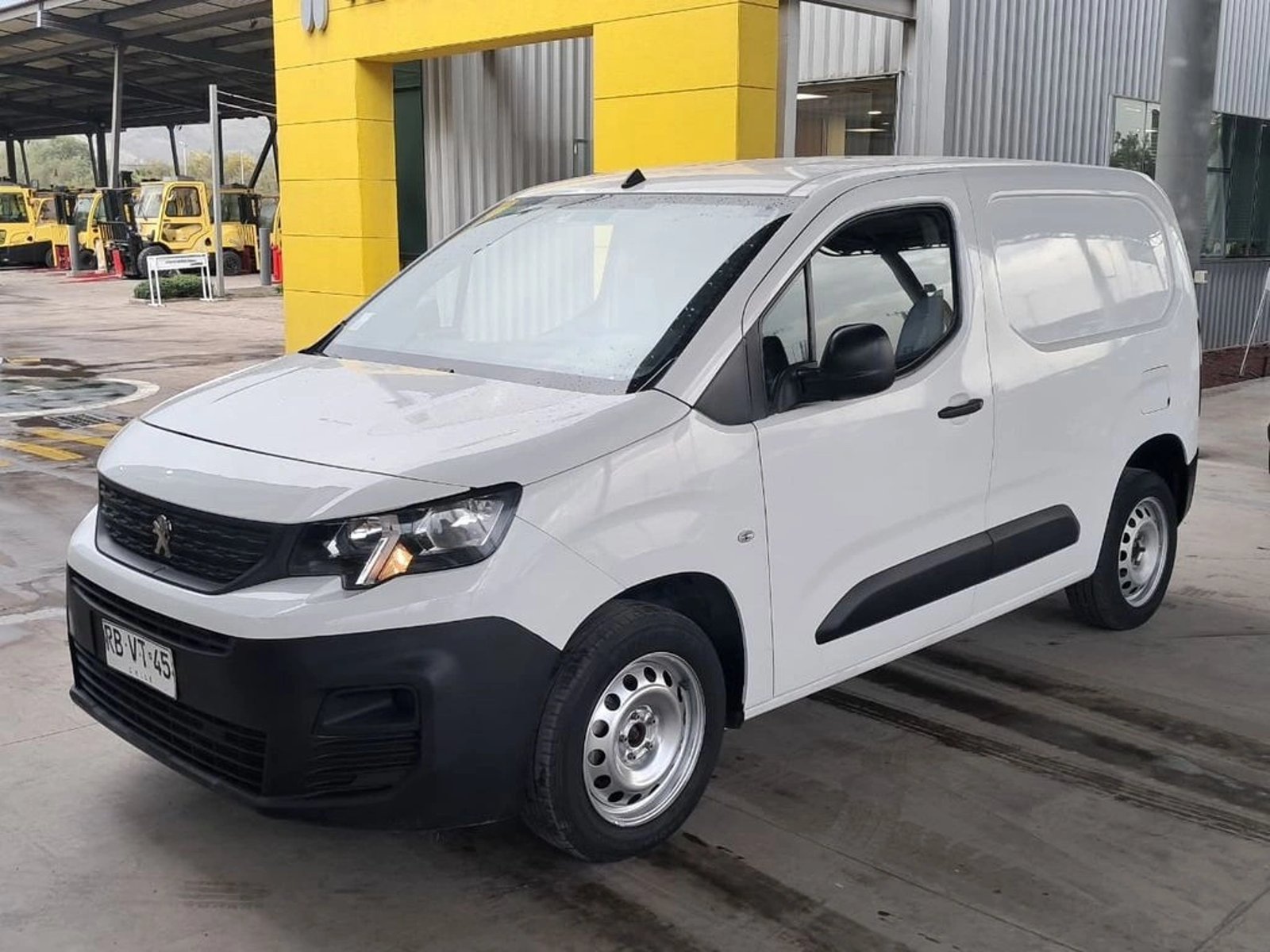 Peugeot PARTNER L1 1.6 HDI 4X2 MT 2021 - Foto 2 de 18