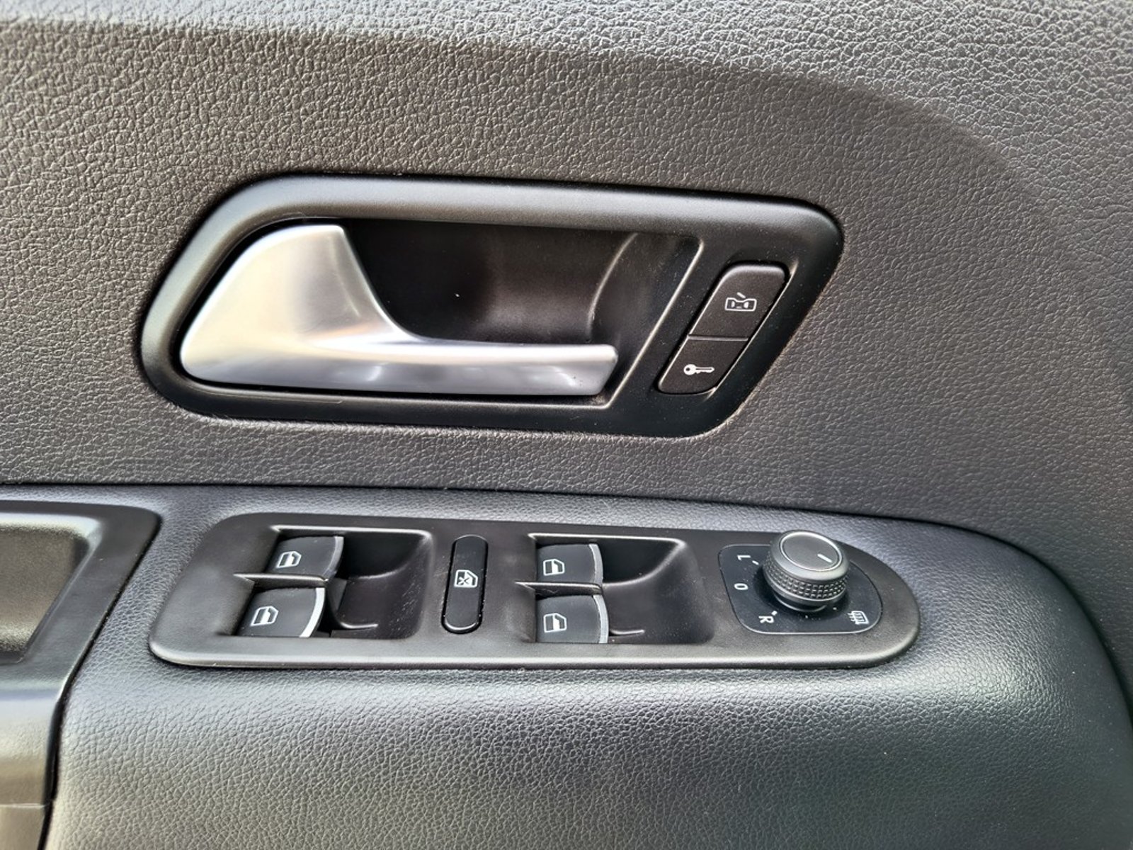 VOLKSWAGEN AMAROK 2.0 Highline AT 4X4 2023 - Imagen 8 de 20