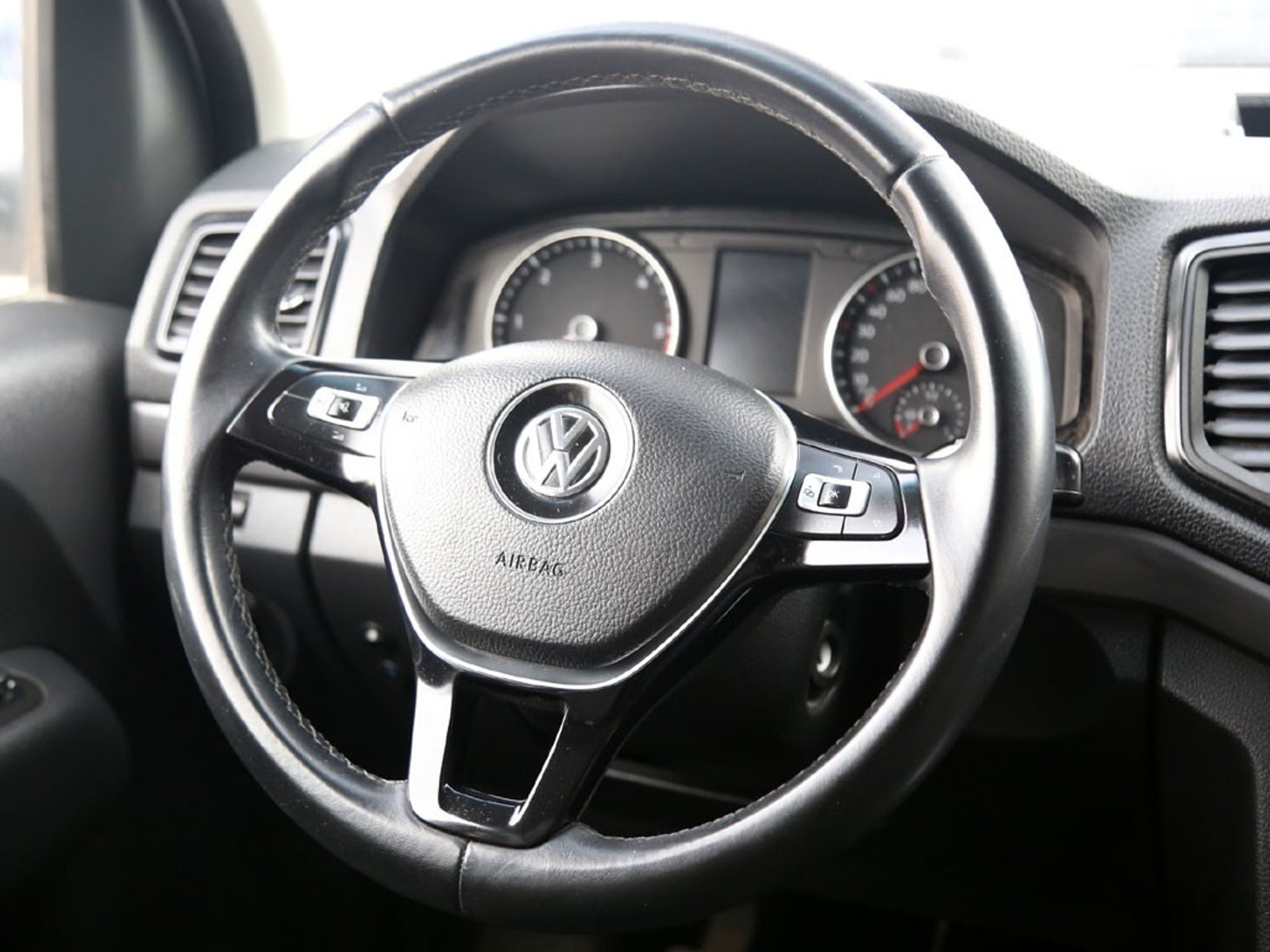 Volkswagen AMAROK DCAB TDI 4X4 TRENDLINE 2.0 2023 - Imagen 15 de 20