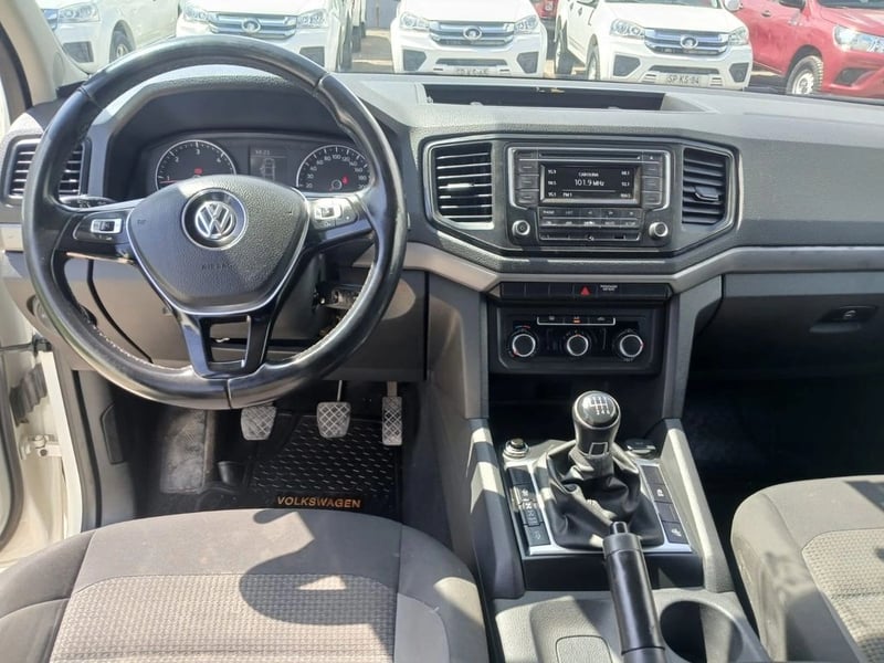 Volkswagen AMAROK 2.0 TRENDLINE 4X4 DIESEL MT 4P 2021 - Imagen 11 de 20