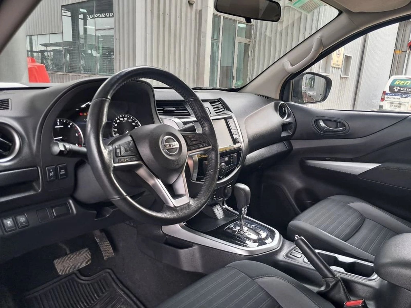 Nissan NAVARA 2.3 XE DC 4X4 AT 2023 - Imagen 13 de 20