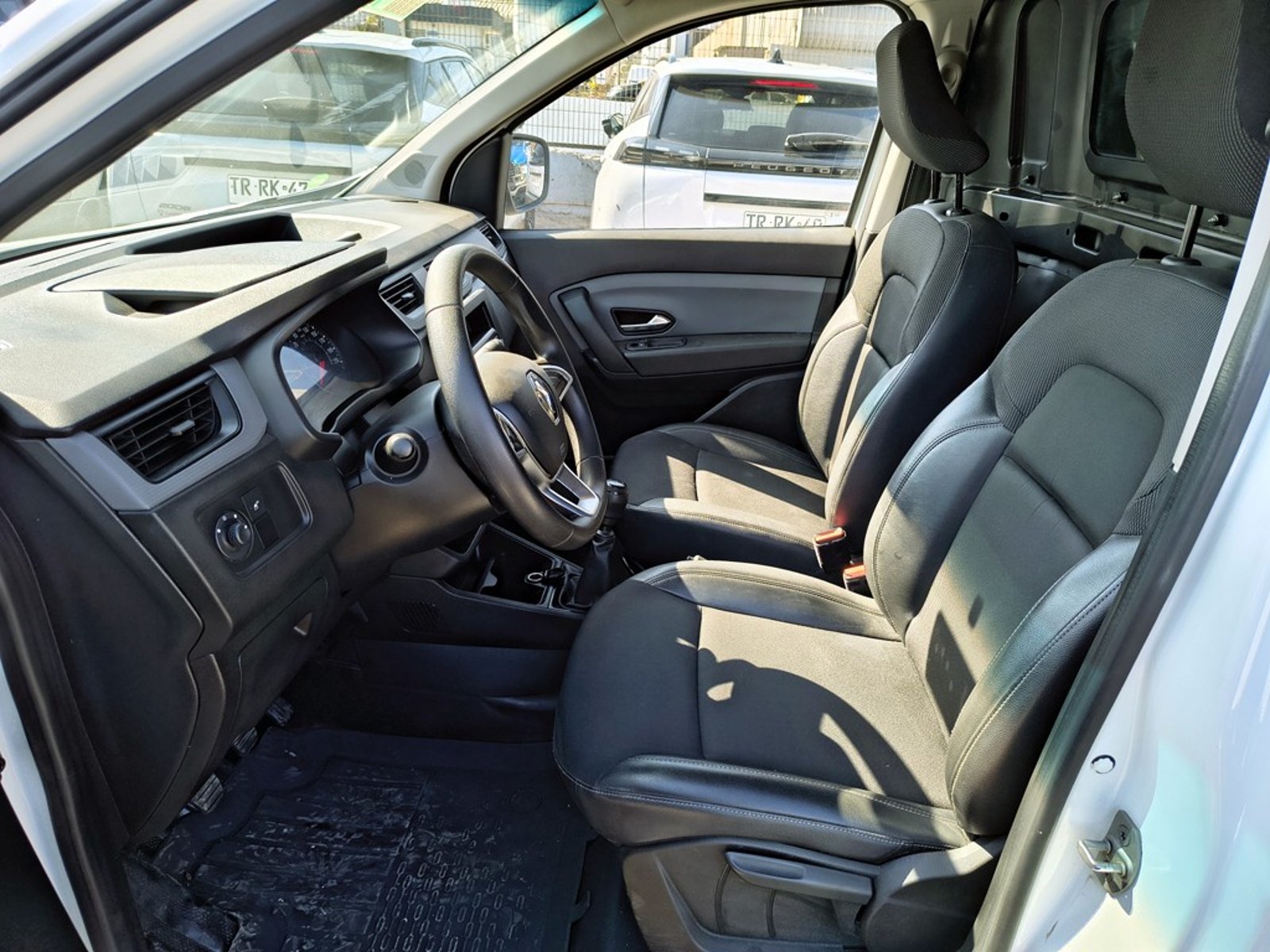 RENAULT EXPRESS 1.5 Diesel 4x2 T/M 2023 - Imagen 9 de 17