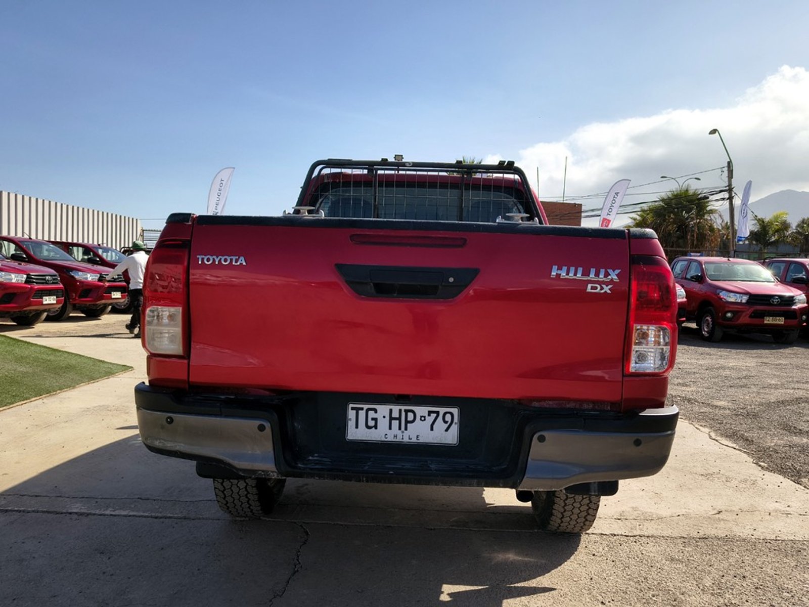 TOYOTA HILUX 2.4 DX 4X2 DIESEL MT 2024 - Imagen 6 de 18