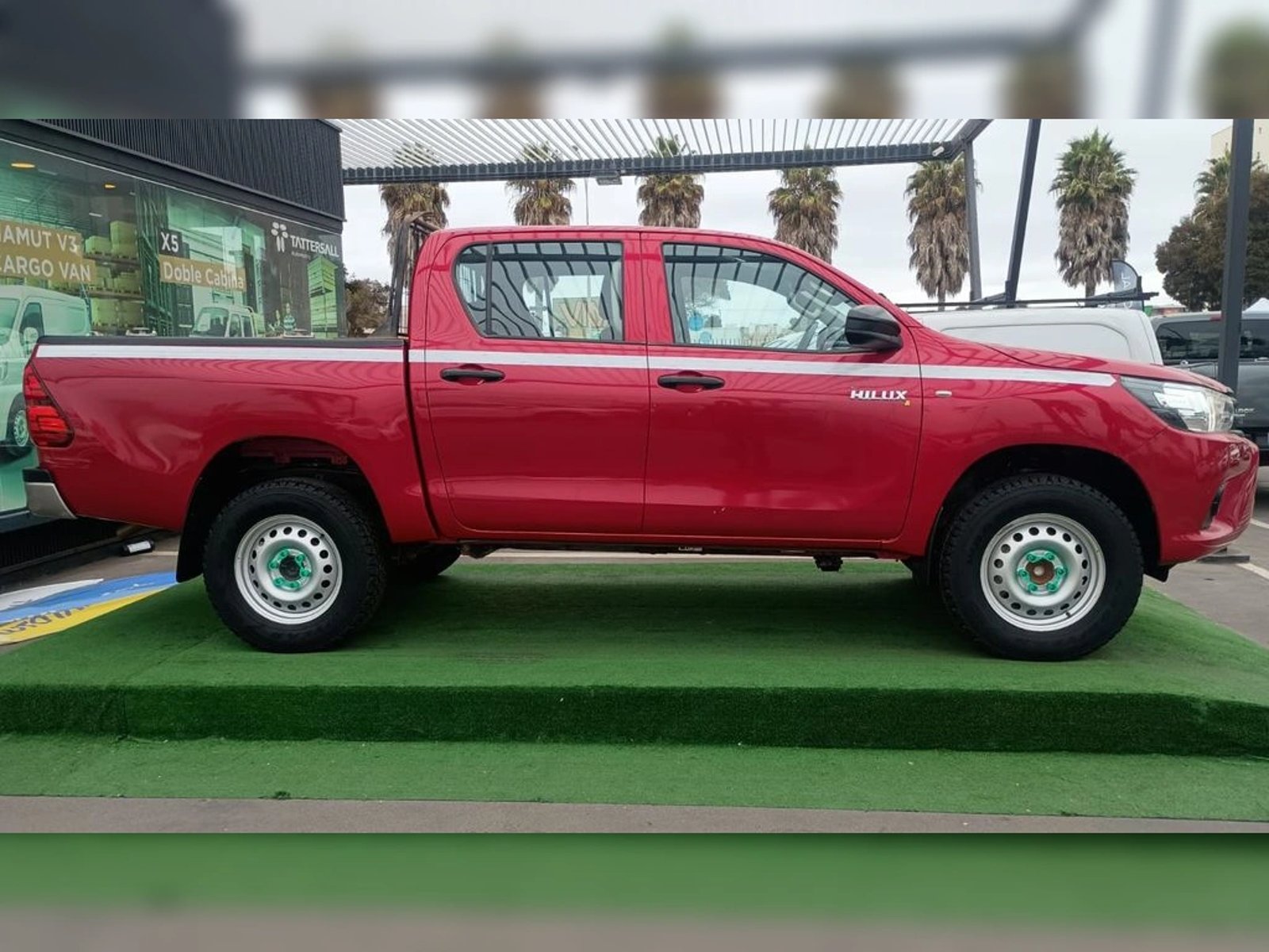 TOYOTA HILUX 2.4 TSS DIESEL 4X2 DOB. CAB. MT 4P 2024 - Imagen 6 de 13