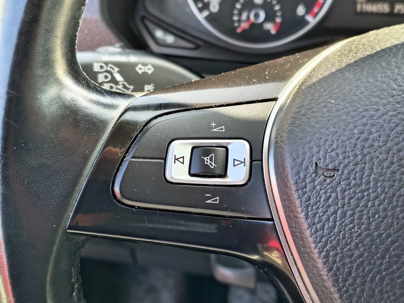Volkswagen AMAROK 2.0 Diesel 4x2 T/M 2023 - Imagen 12 de 20
