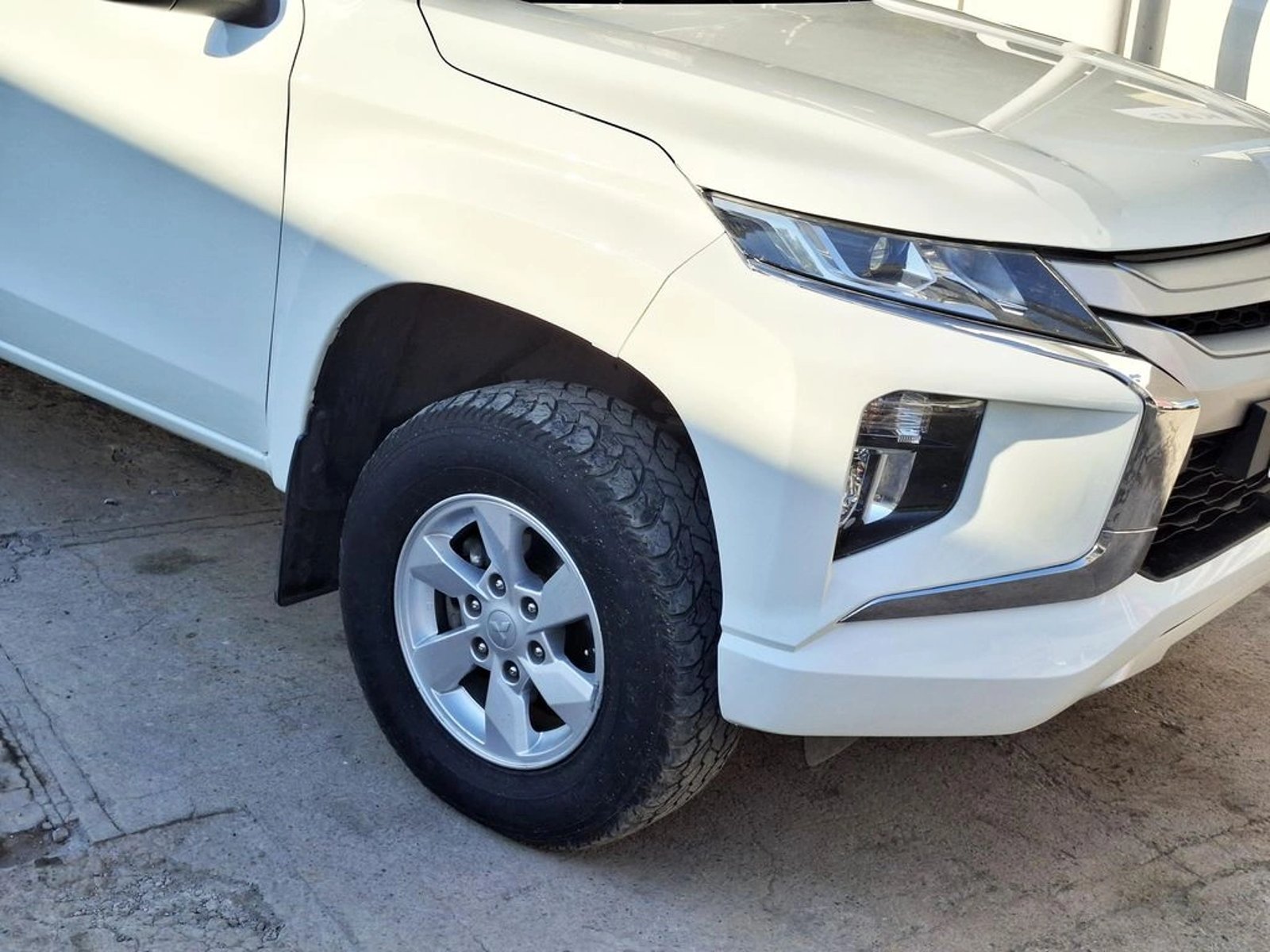 Mitsubishi L200 2.4 2023 - Foto 5 de 20