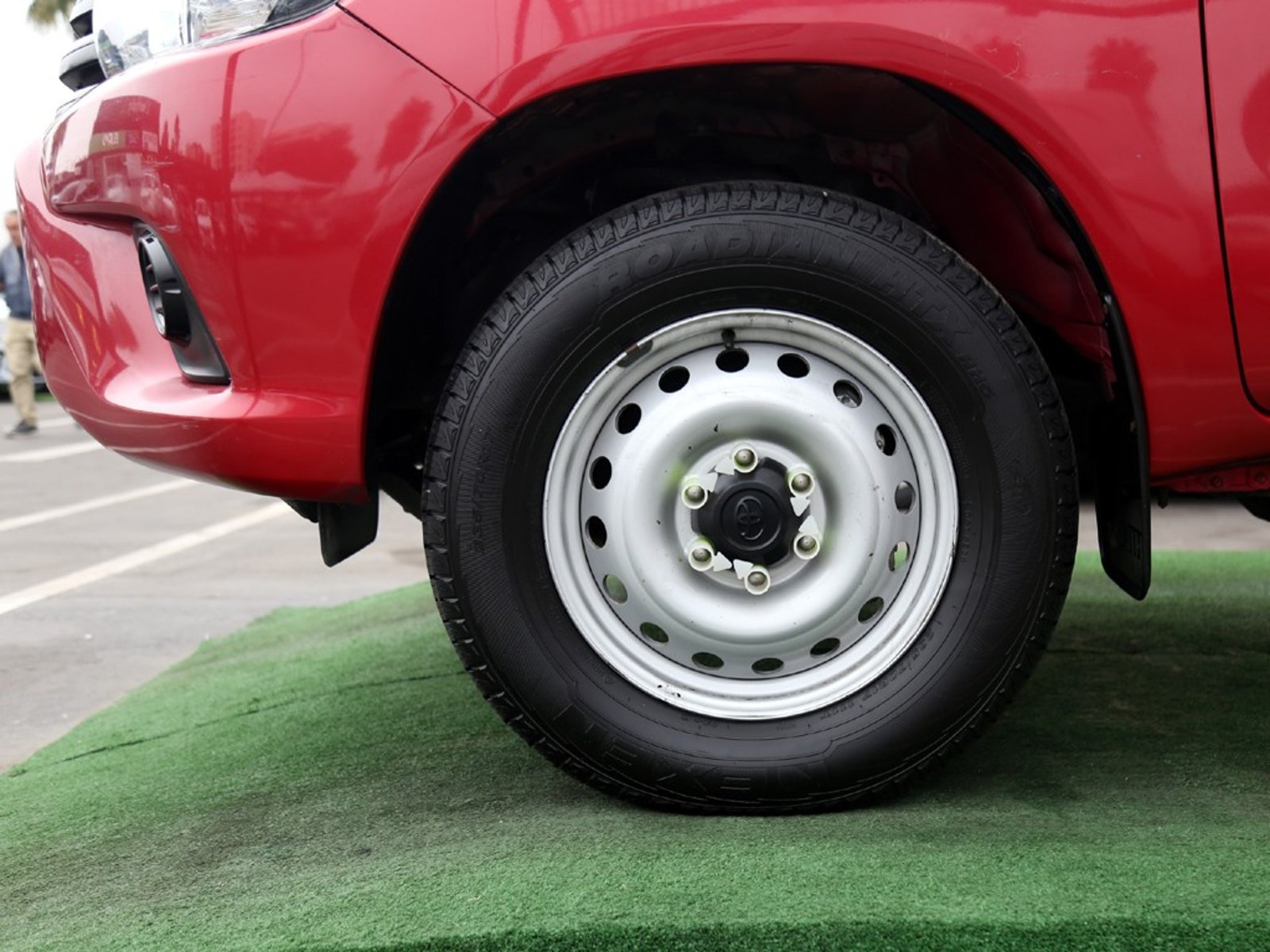 TOYOTA HILUX 2.4 DX 4x2 MT 2023 - Imagen 10 de 20