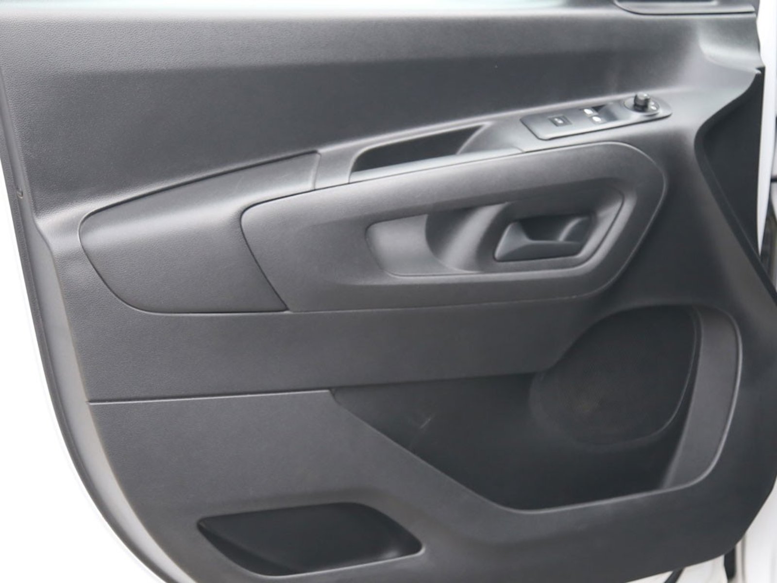 PEUGEOT PARTNER 1.5 L1 HDI DIESEL 100HP 4X2 MT 5P 2024 - Imagen 15 de 19