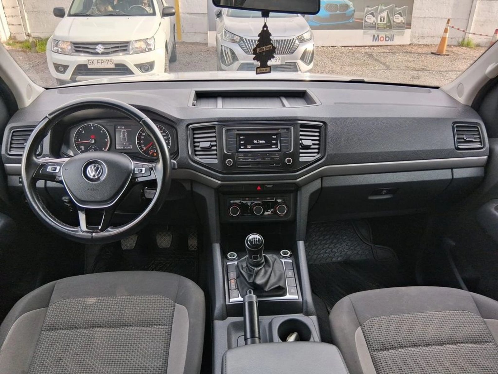 VOLKSWAGEN AMAROK 2.0 TRENDLINE MT 4X4 DIESEL 2022 - Imagen 13 de 20