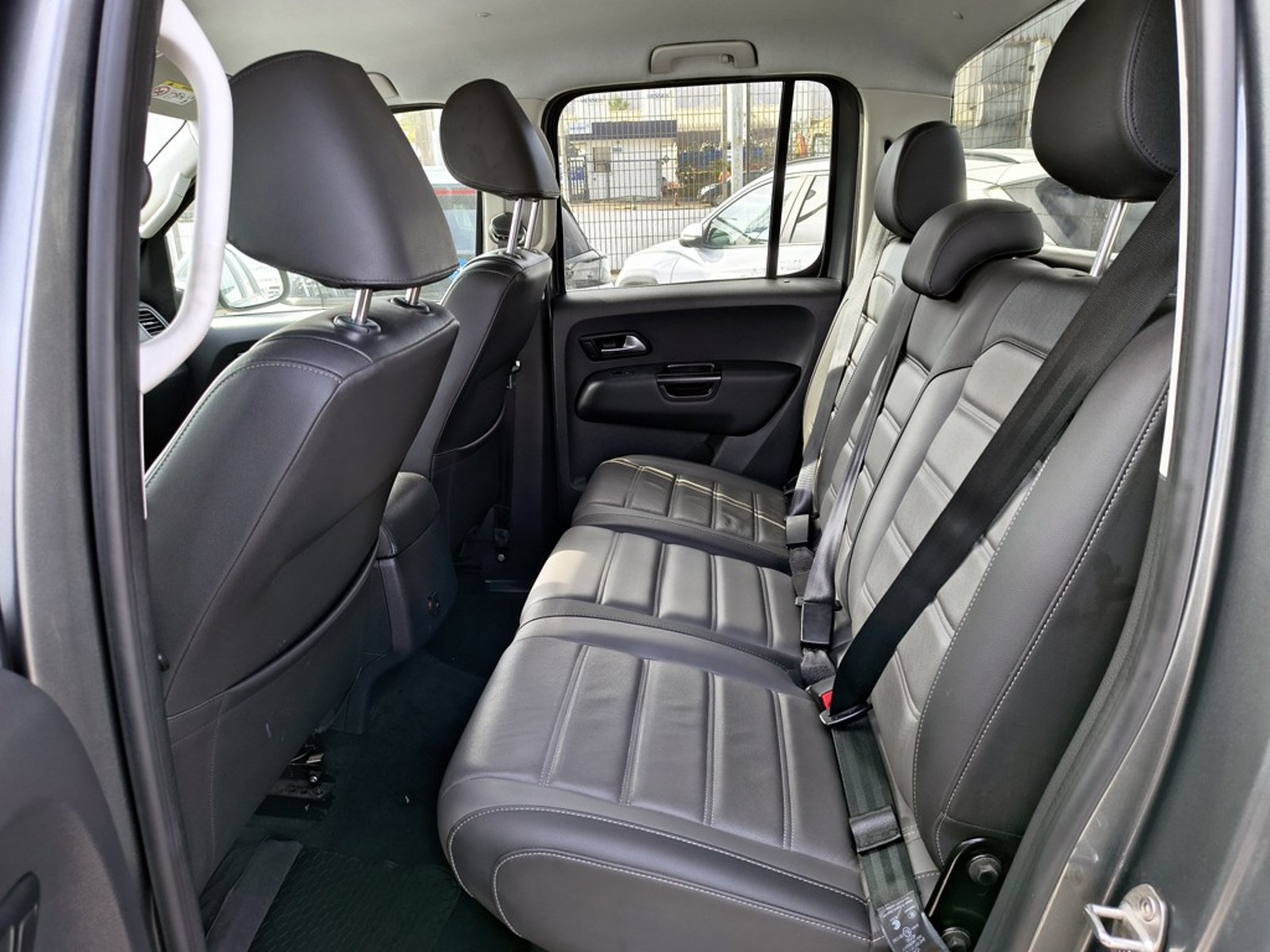 VOLKSWAGEN AMAROK 2.0 Highline AT 4X4 2023 - Imagen 15 de 20