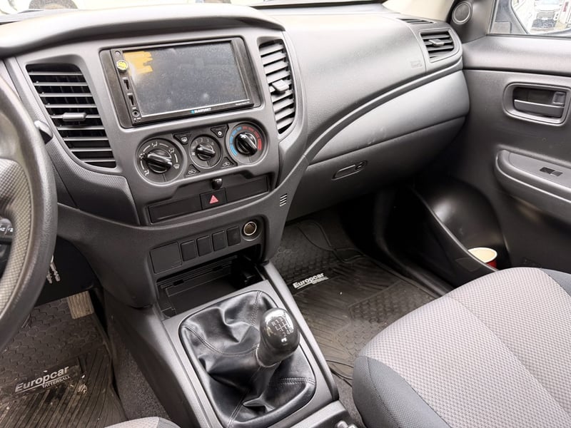 Mitsubishi L200 2.4 KATANA CR 2023 - Imagen 14 de 20