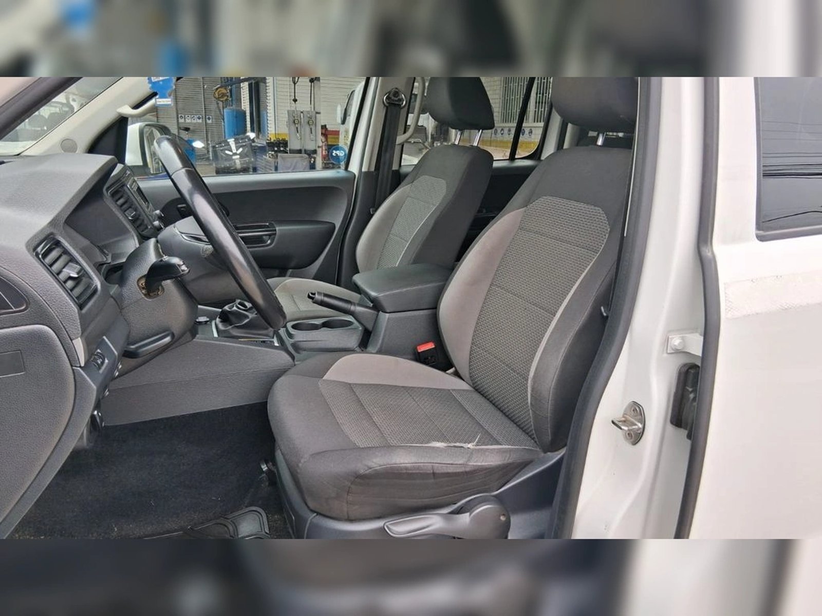 VOLKSWAGEN AMAROK 2.0 TRENDLINE DIESEL 4MOTION 4X4 DOB. CAB. MT 4P 2023 - Imagen 17 de 19