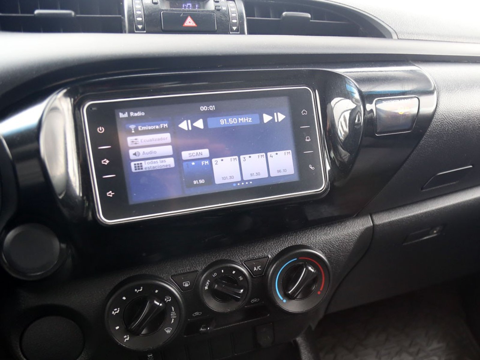 TOYOTA HILUX 2.4 TSS MT 4X2 DIESEL 2024 - Imagen 15 de 17