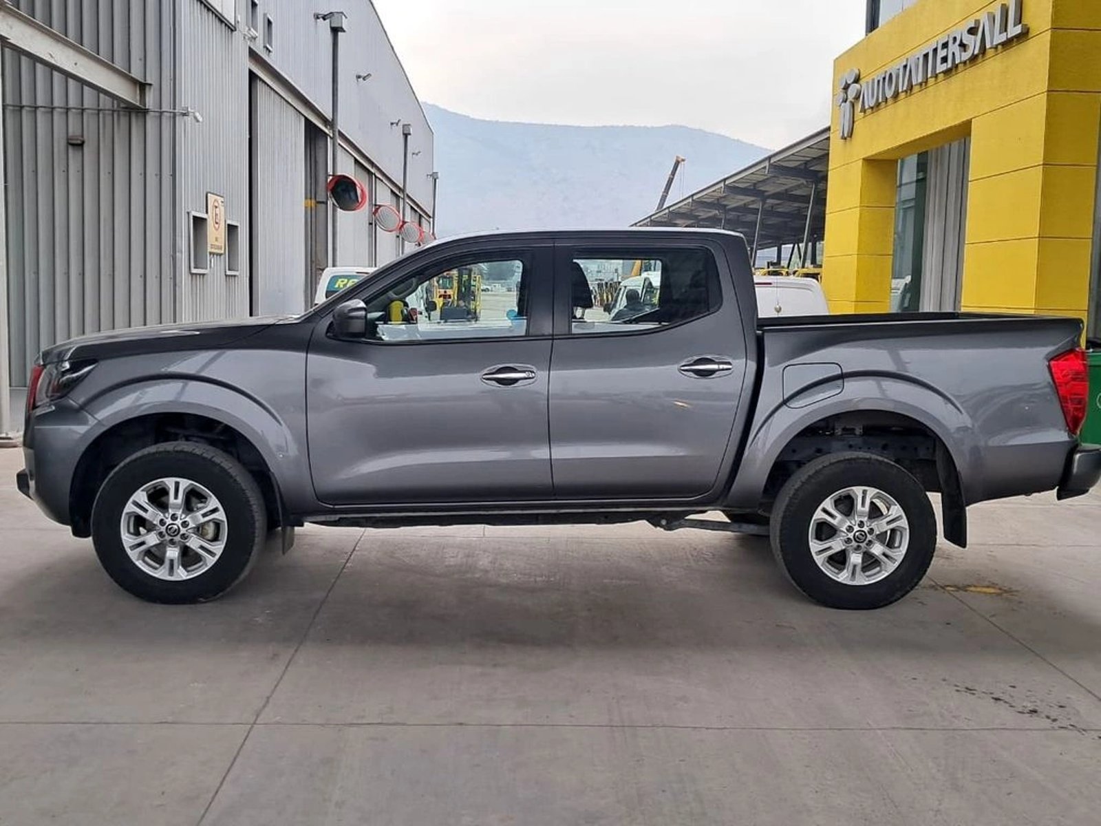 Nissan NAVARA 2.3 XE DC 4X4 AT 2023 - Imagen 9 de 20