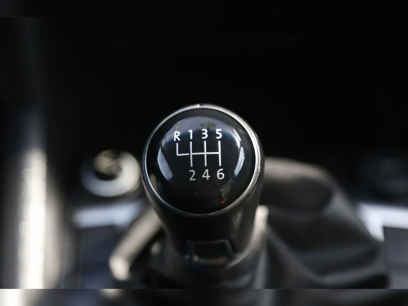 Volkswagen AMAROK 2.0 TREDLINE MT 4X4 DIESEL 2023 - Imagen 17 de 20