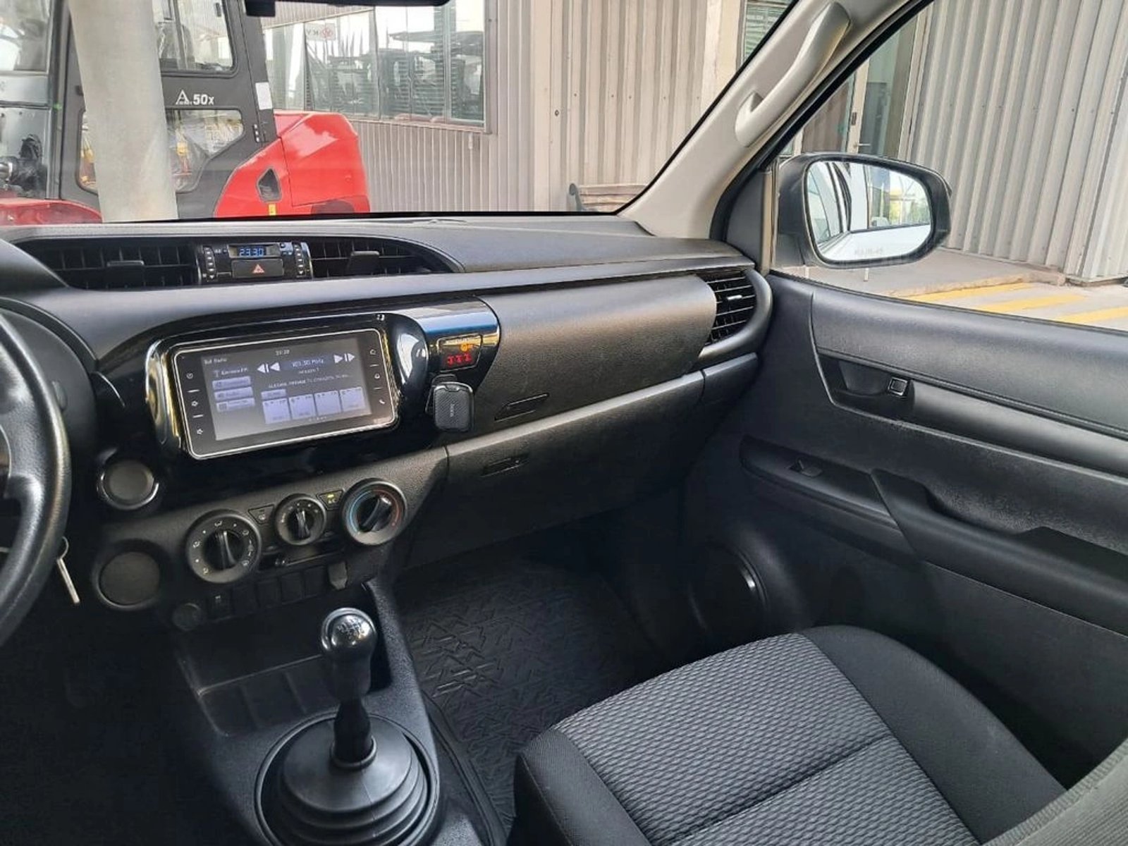 TOYOTA HILUX DX 2.4 4X2 2022 - Imagen 18 de 20