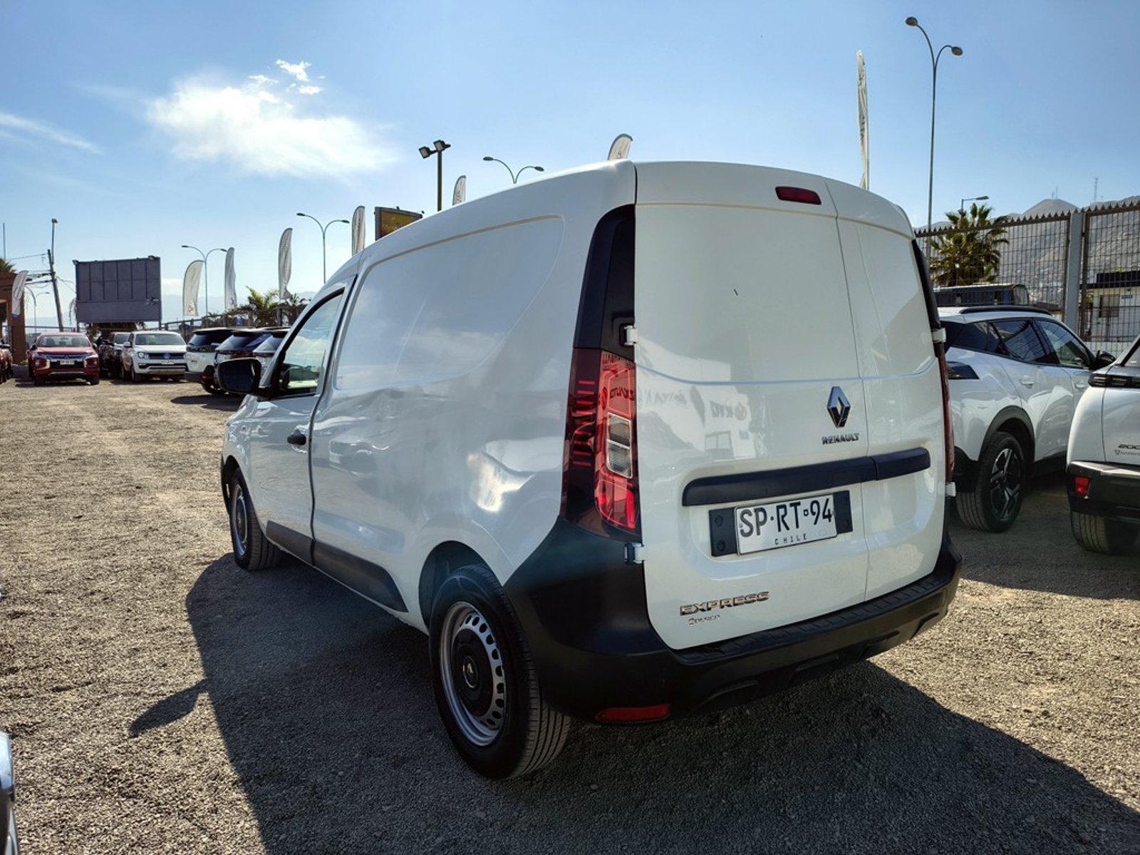 RENAULT EXPRESS 1.5 Diesel 4x2 T/M 2023 - Imagen 6 de 17