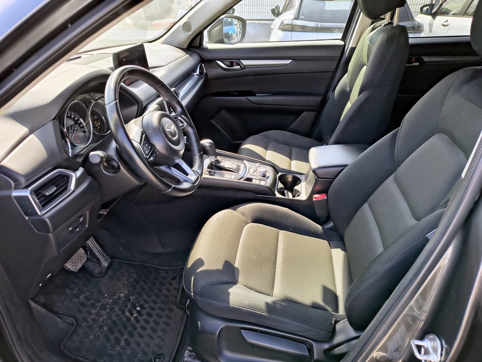 MAZDA CX-5 2.0 Gasolina 4x4 T/A 2024 - Imagen 9 de 18