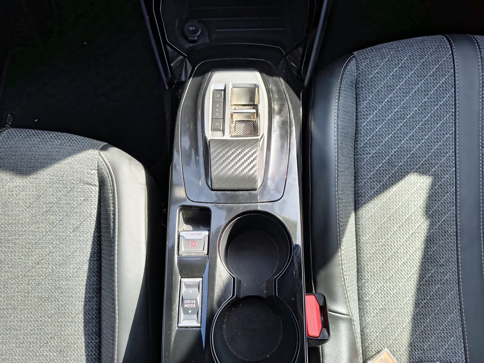 PEUGEOT 2008 1.5 Diesel 4x2 T/A Allure 2025 - Imagen 19 de 20