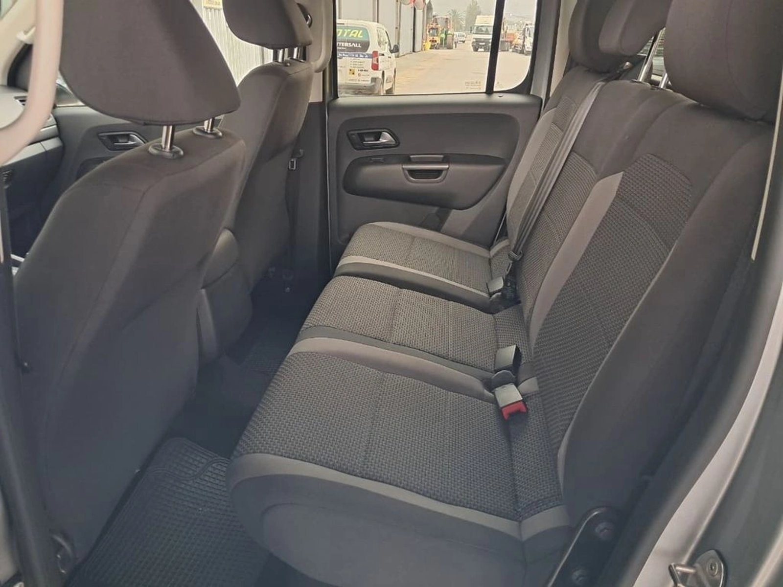 Volkswagen AMAROK COMFORTLINE 4X4 DC AT 2023 - Imagen 16 de 20