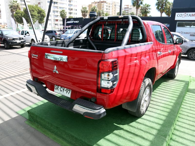 Mitsubishi L200 KATANA 2.4 4x4 MT 2023 - Imagen 7 de 20